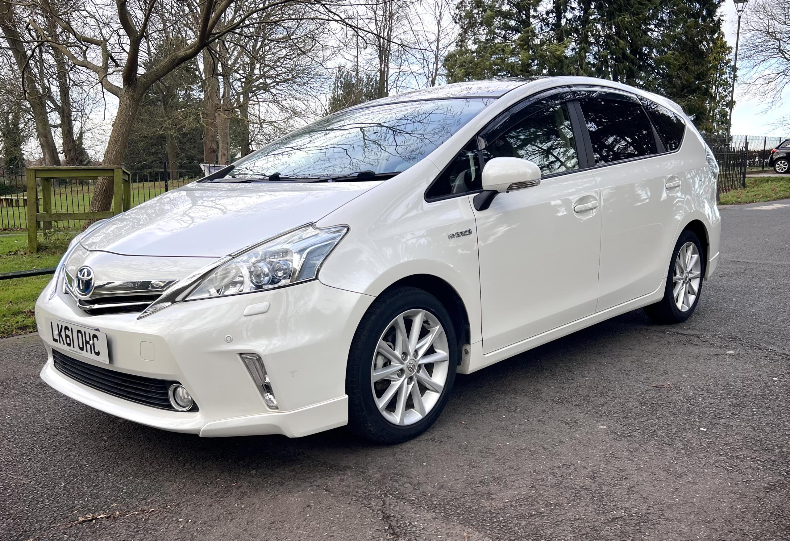 PRIUS PLUS PANORAMIC ROOF Signature Autos Luton