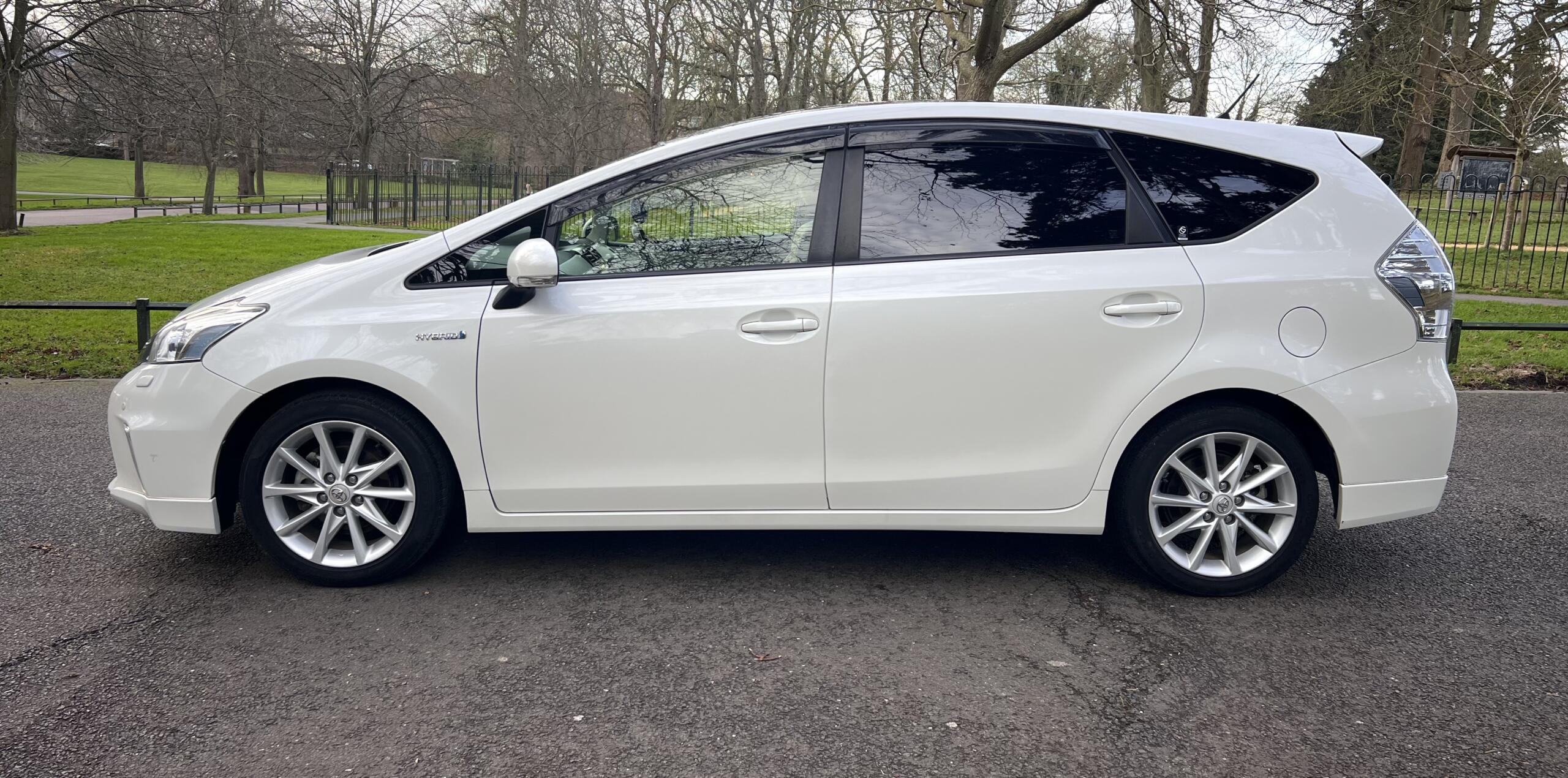 PRIUS PLUS PANORAMIC ROOF Signature Autos Luton